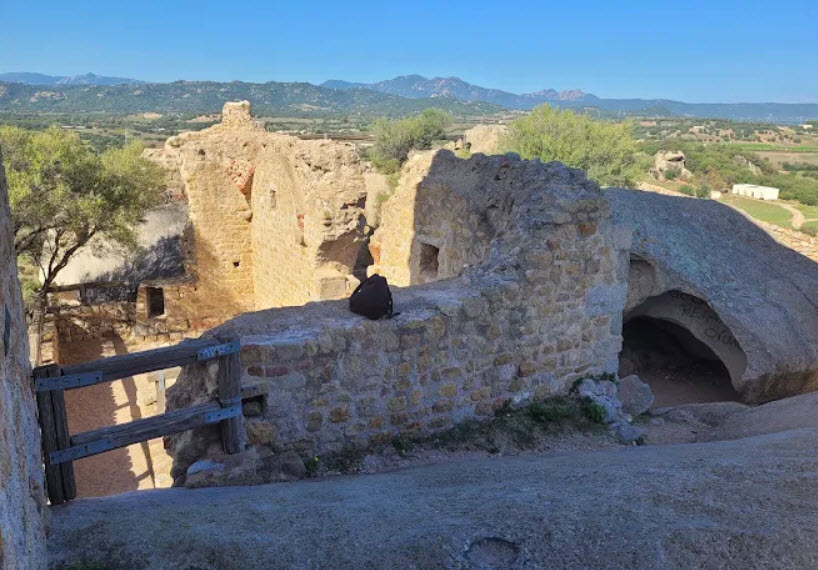 Castle of Pedres (ruins), Italy
